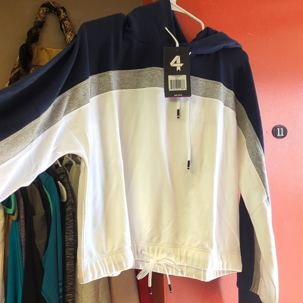 4 laps cropped hoodie nwt size small navy white grey.